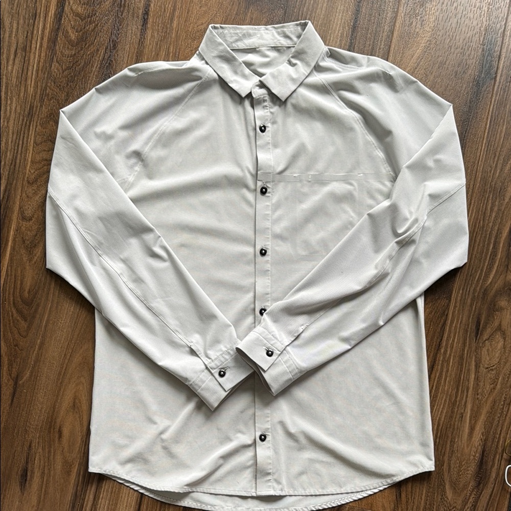 Lululemon Men's Classic Silver/Gray Shirt